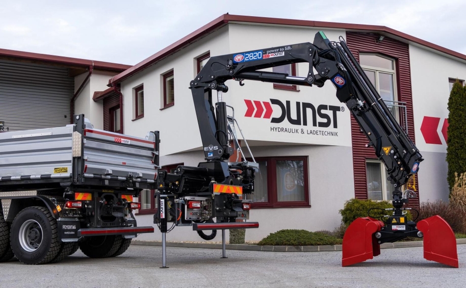 Spezialaufbau HMF 2820 und Unilock